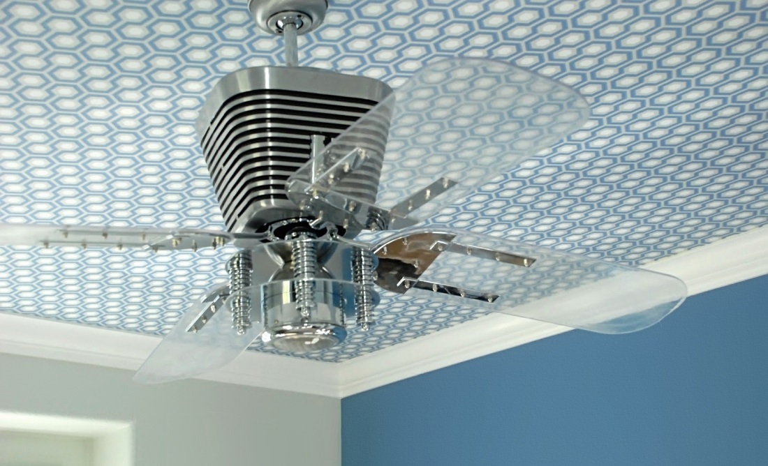 поклеить обои на потолок самостоятельно